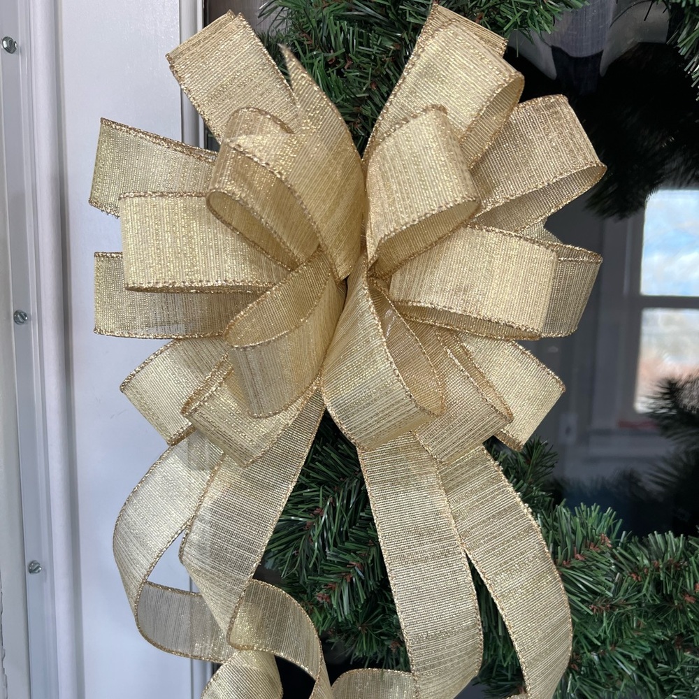 Luxurious Gold Holiday Wreath Bow